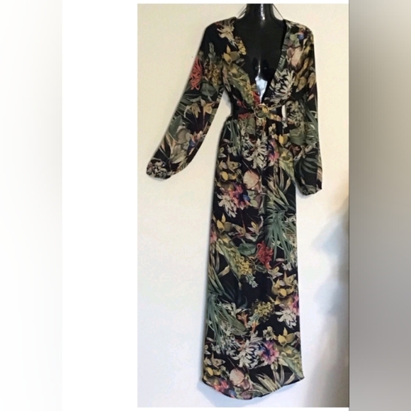 Luxxel women’s maxi dress w/bare midriff. Size S. Very Sexy - Picture 2 of 10